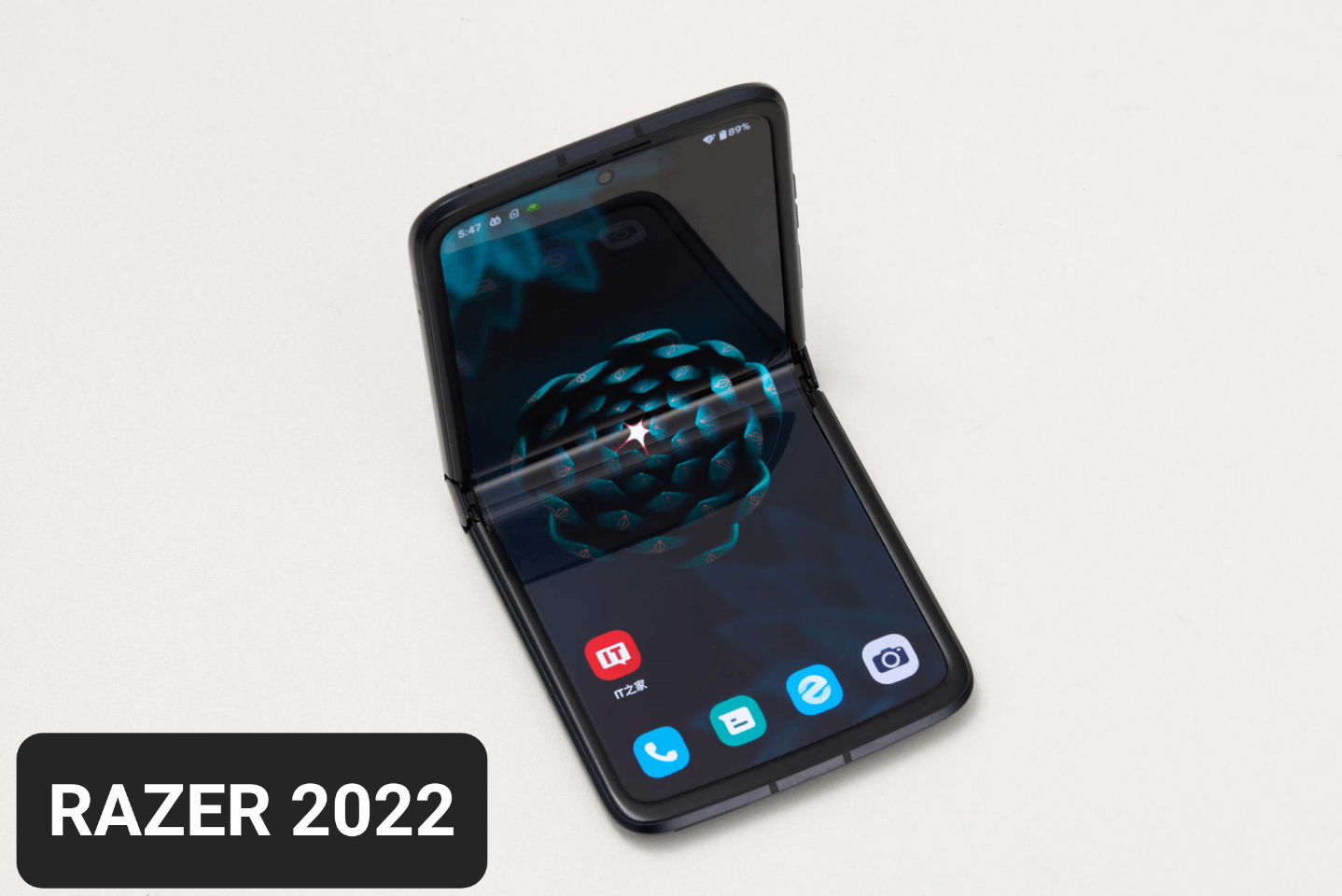 گوشی تاشو موتورلا ریزر 2022 به زودی عرضه می شود