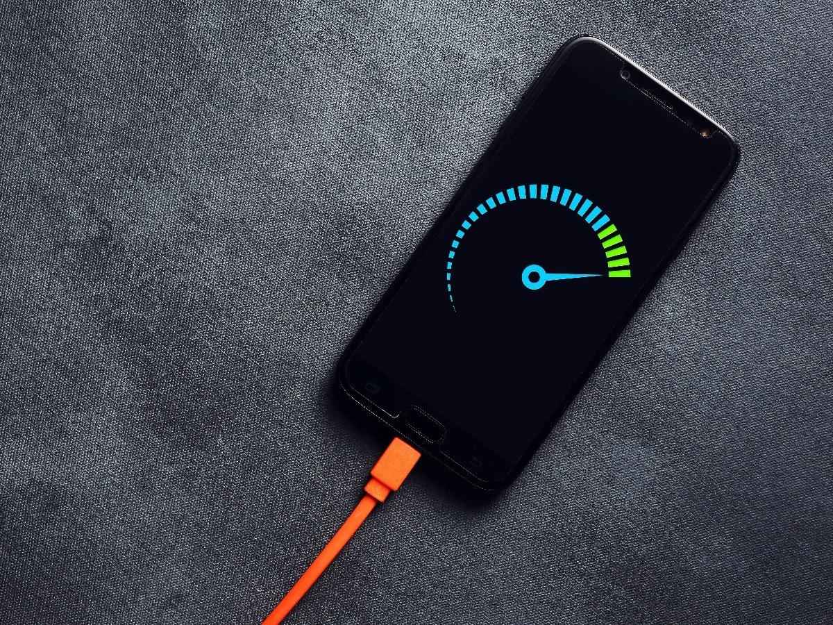 5 اشتباه جدی که هنگام شارژ کردن تلفن هوشمندمان مرتکب می شویم